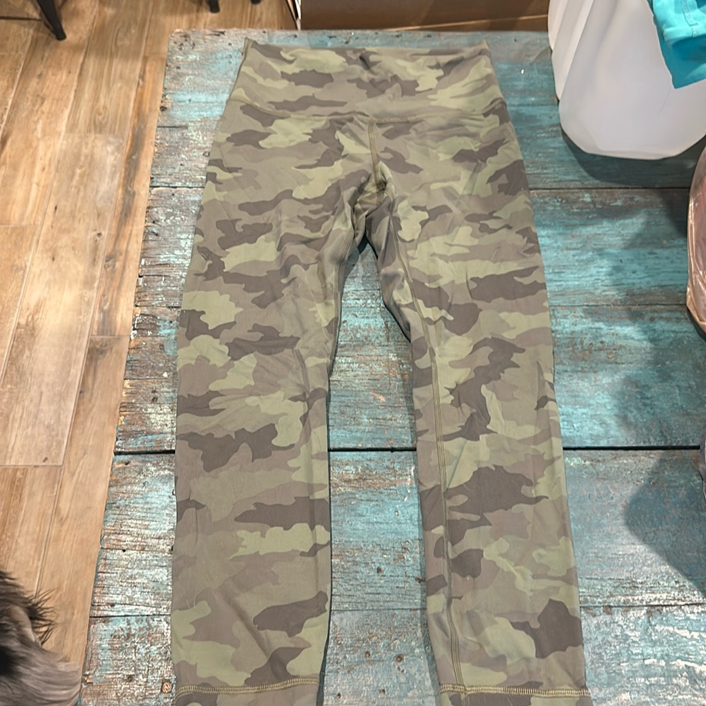 Lot Of 5 Pairs Of Cropped/ Shorter Lulu Leggings
